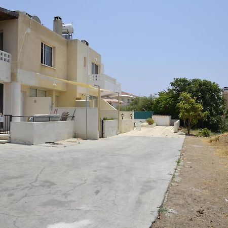 Peaceful Townhouse With Private Pool Near The Sea Apartamento Pafos Exterior foto