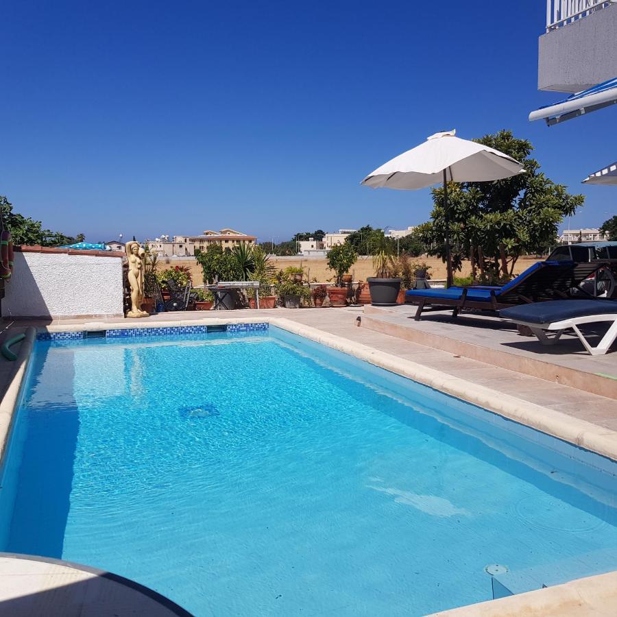 Peaceful Townhouse With Private Pool Near The Sea Apartamento Pafos Exterior foto