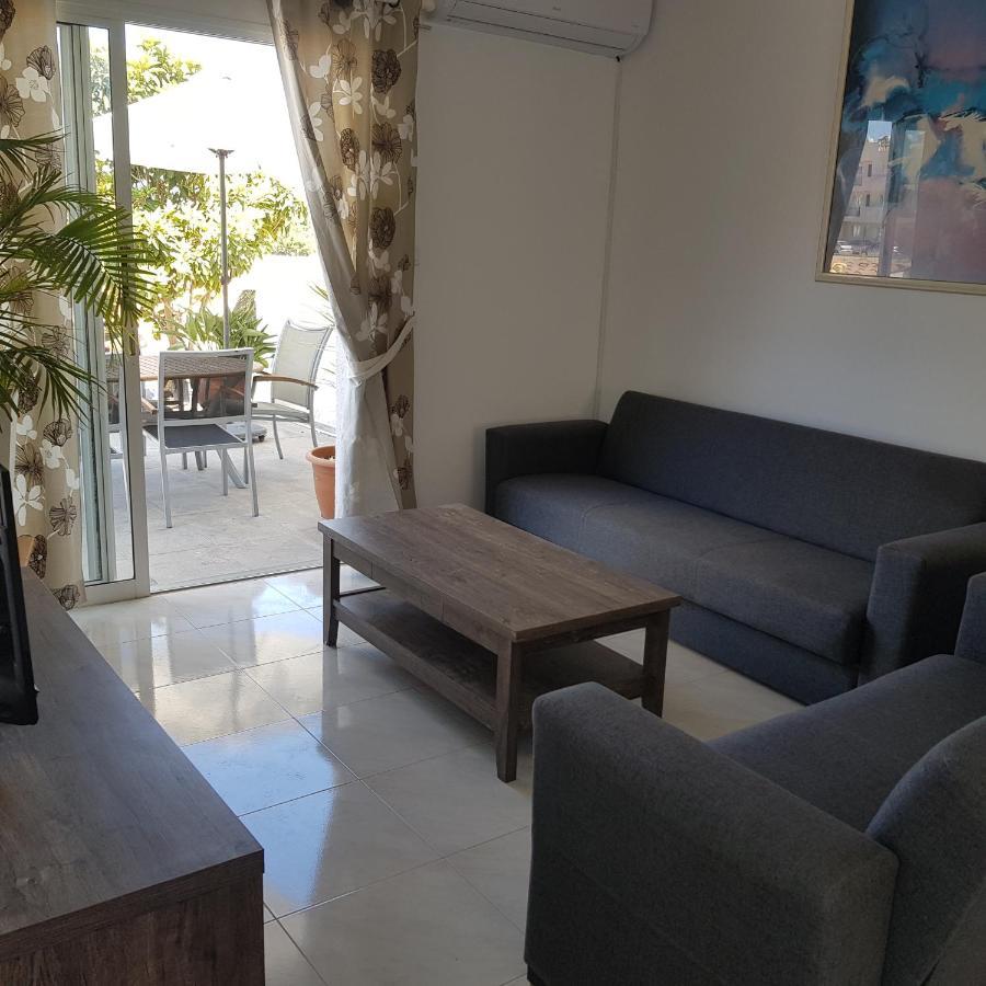 Peaceful Townhouse With Private Pool Near The Sea Apartamento Pafos Exterior foto