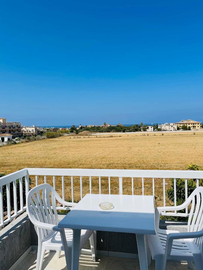 Peaceful Townhouse With Private Pool Near The Sea Apartamento Pafos Exterior foto