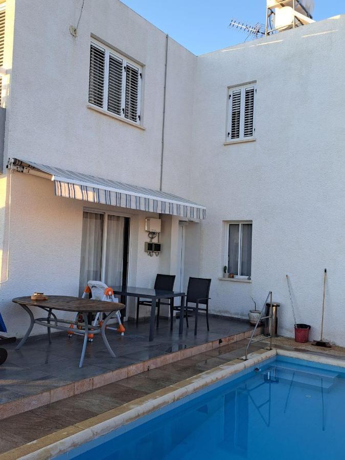 Peaceful Townhouse With Private Pool Near The Sea Apartamento Pafos Exterior foto