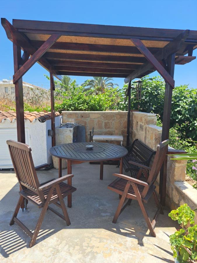 Peaceful Townhouse With Private Pool Near The Sea Apartamento Pafos Exterior foto